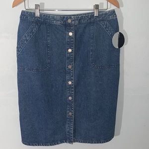 Denim skirt. Snaps all the way down.  new with tags.  10
